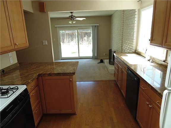 2nd image of 2952 Carmona Way
