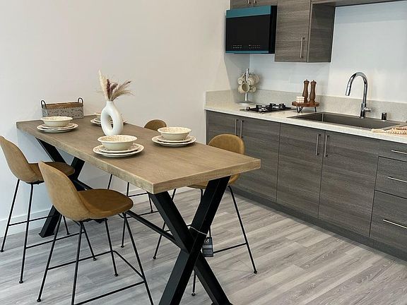 4th image of 549 N Heliotrope Dr #8533dd2be