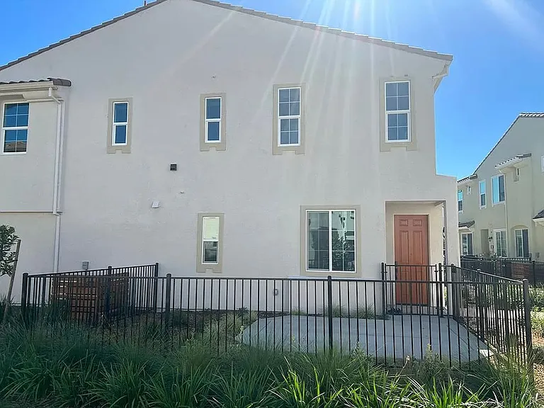 5301 E Commerce Way #43101 — Photo 12