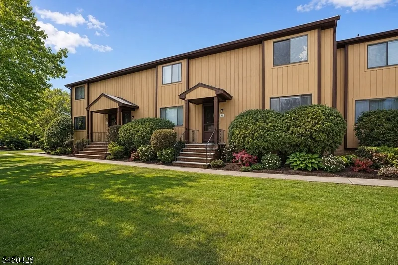 2 bed, 3.5 bath, $3,500 — Photo 1