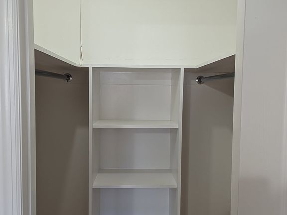 5th image of 9D Hemlock Dr APT 33