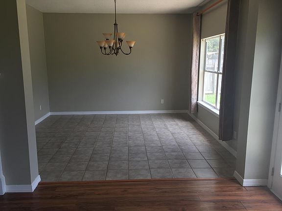 3rd image of 3056 Meadow Lake Dr E