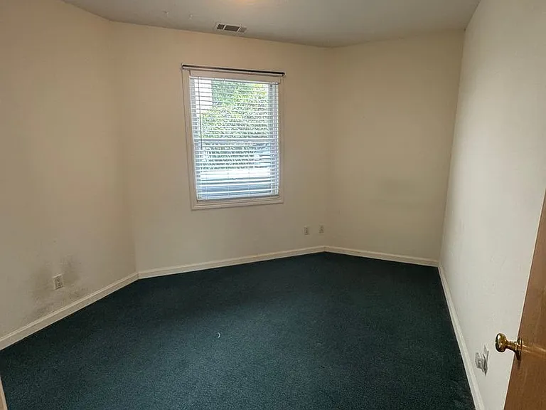 2527 Piedmont Ave #C — Photo 6