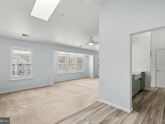 5th image of 2610 Camelback Ln APT 9