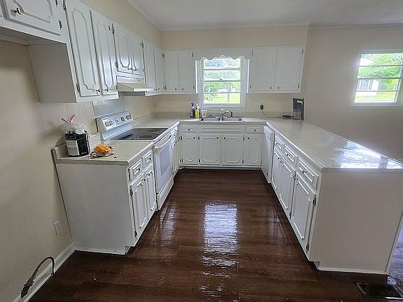 5th image of 312 W Elm St