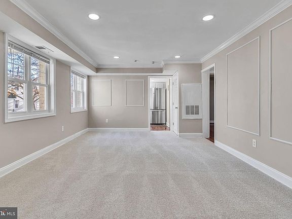 4th image of 912 Barnaby St SE APT 101