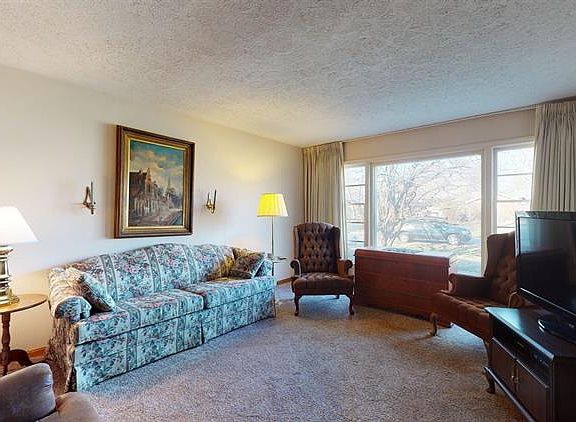 4th image of 2830 Esther Blvd