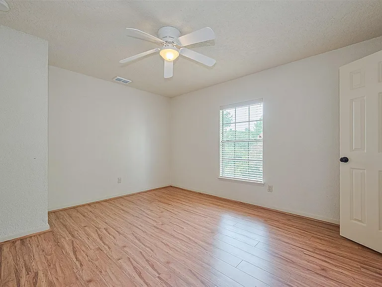3614 Bee Bayou Ln — Photo 31