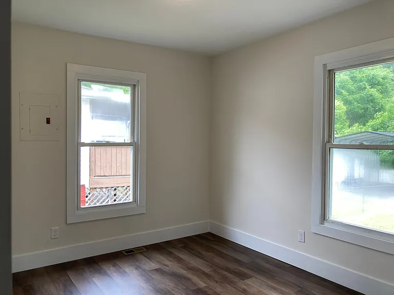37 Douglas Ave NW — Photo 10