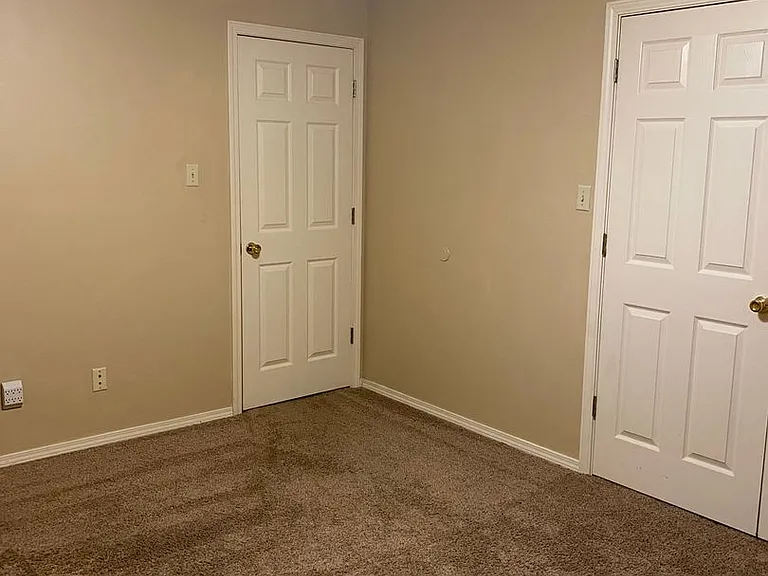 3323 N Detroit Ave — Photo 42