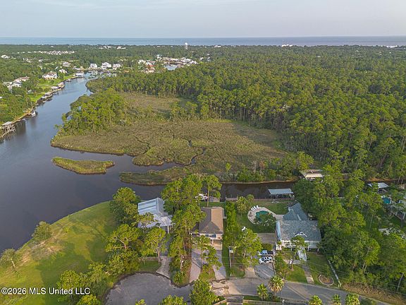 5th image of 92 Elm Ln