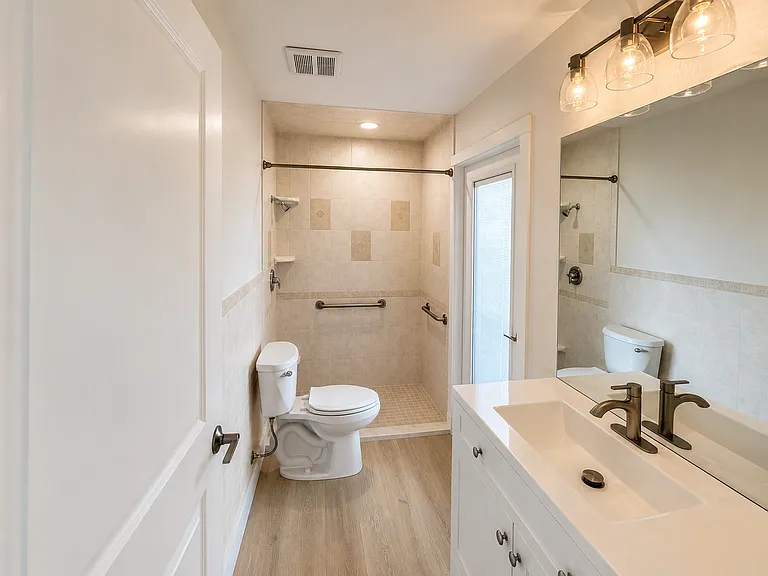109 Seville Pl SW — Photo 13