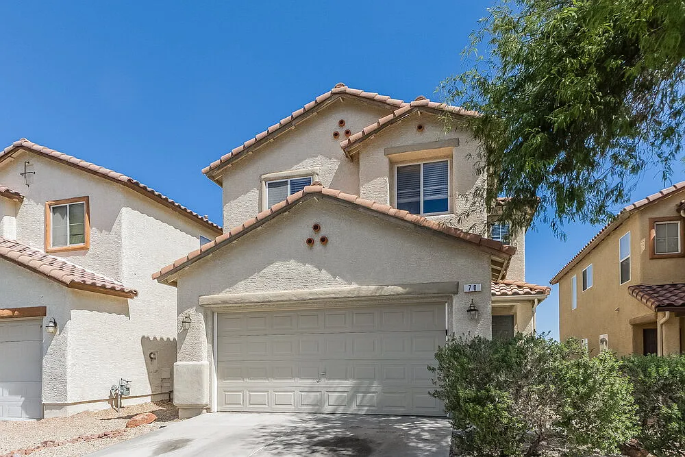 4 bed, 2.5 bath, 2031 sqft, $2,320 — Photo 4