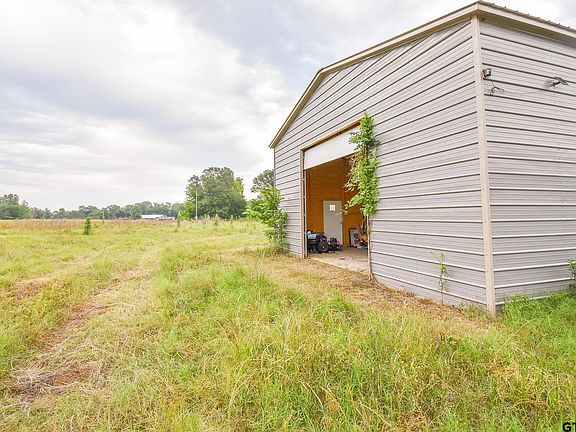 3rd image of 1125 County Road 2382