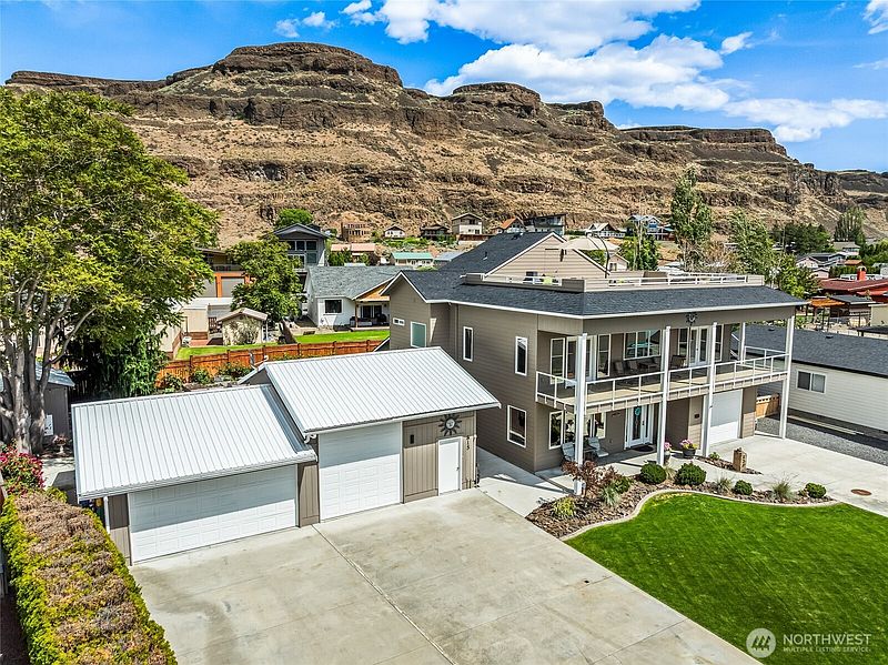 2nd image of 825 / 815 Hunter Avenue SW
