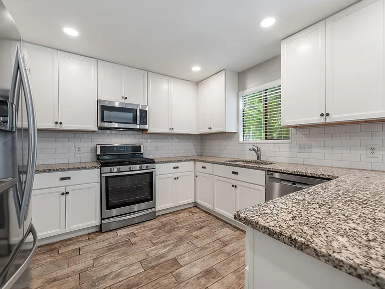 7501 Whistlestop Dr — Photo 5