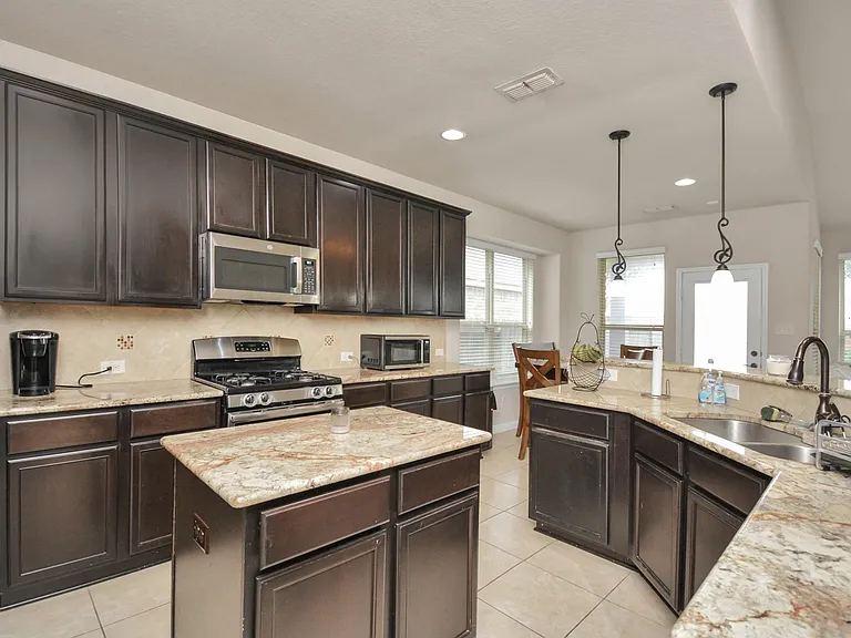17510 Woodfalls Ln — Photo 9