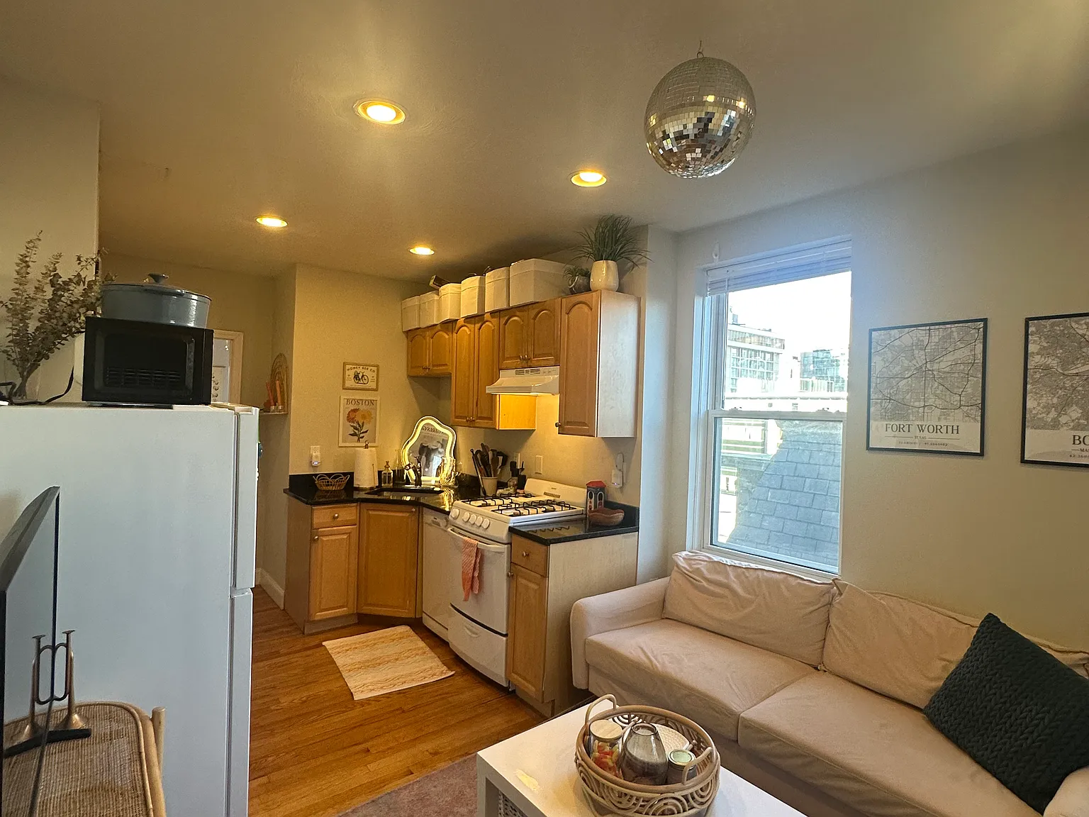2 bed, 750 sqft, $3,600 — Photo 1