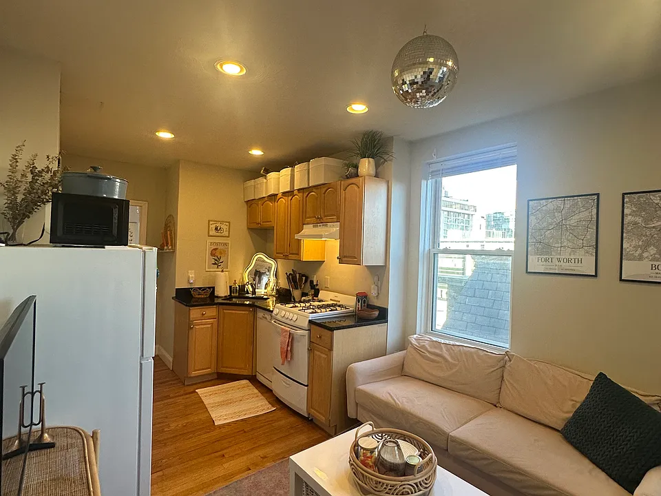 70 Joy St #10