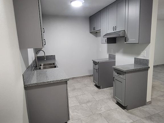 4th image of 560 E Pleasant St APT 3
