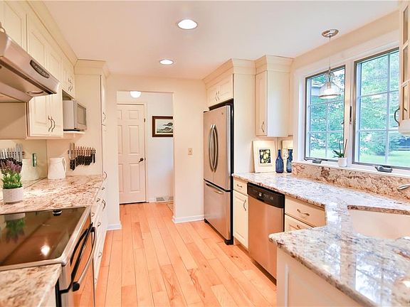 4th image of 108 Bridle Path #108