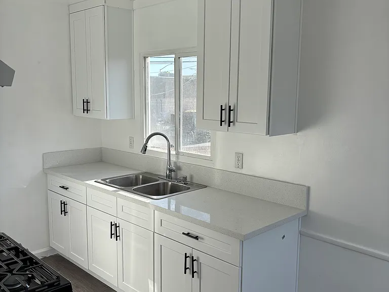 512 E 99th St #4 — Photo 3