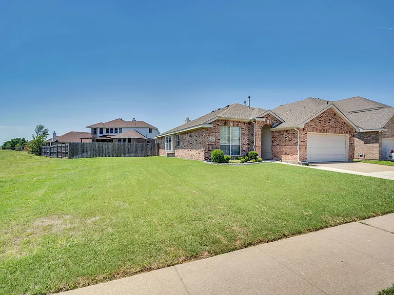 6516 Fairglen Dr — Photo 3