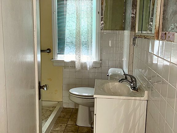 4th image of 505 Chaudet Ave