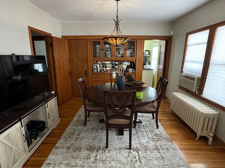 720 Cedar Lake Rd S — Photo 4