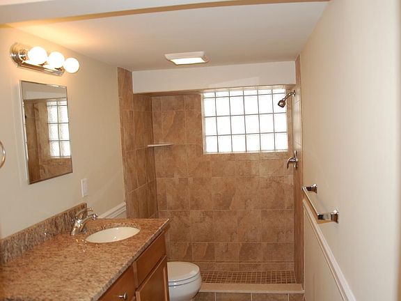 4th image of 15 N Newport Ave #1