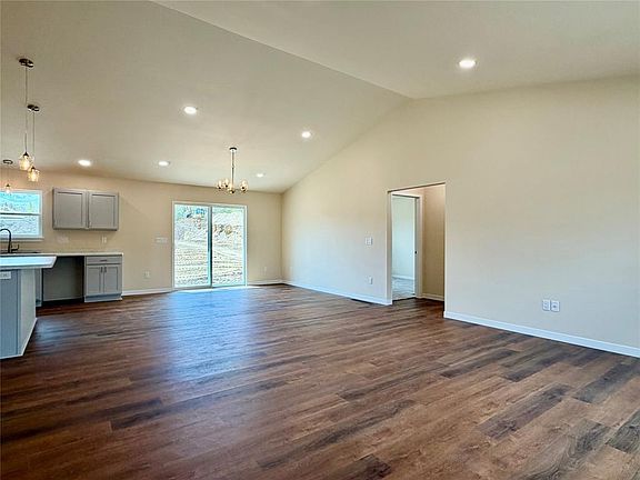 2nd image of 1359 Knapp Street