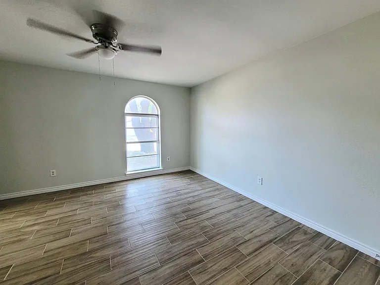 701 Salem Dr — Photo 10