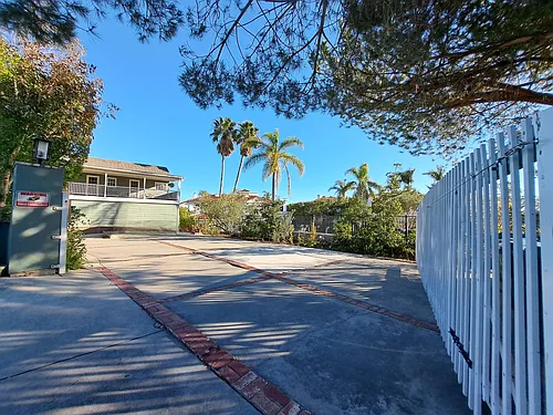 5910 Kanan Dume Rd Photo 1