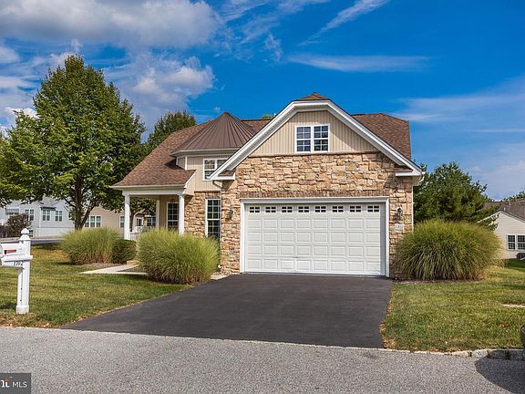 3rd image of 1702 Magnolia Ct