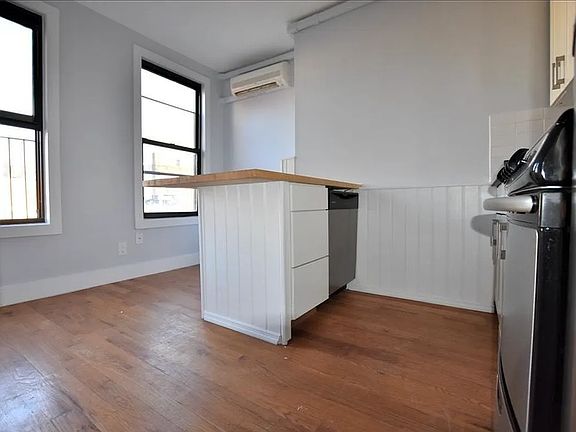 2nd image of 626 Manhattan Ave APT 3R