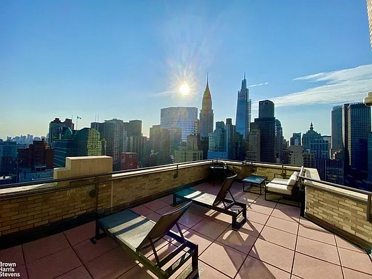 Rented by R New York | media 16