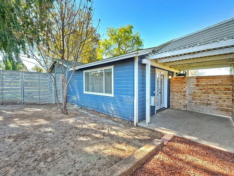 2707 Robertson St — Photo 12
