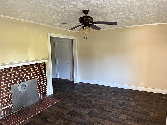 4th image of 210 Peabody Ave