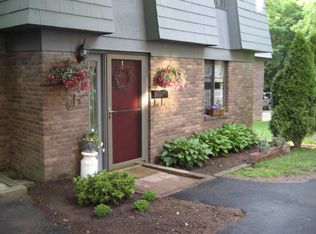 86 Trolley Crossing Ln, Middletown, CT 06457