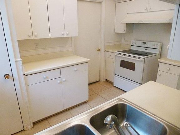 4th image of 2837 Clearbrook Dr
