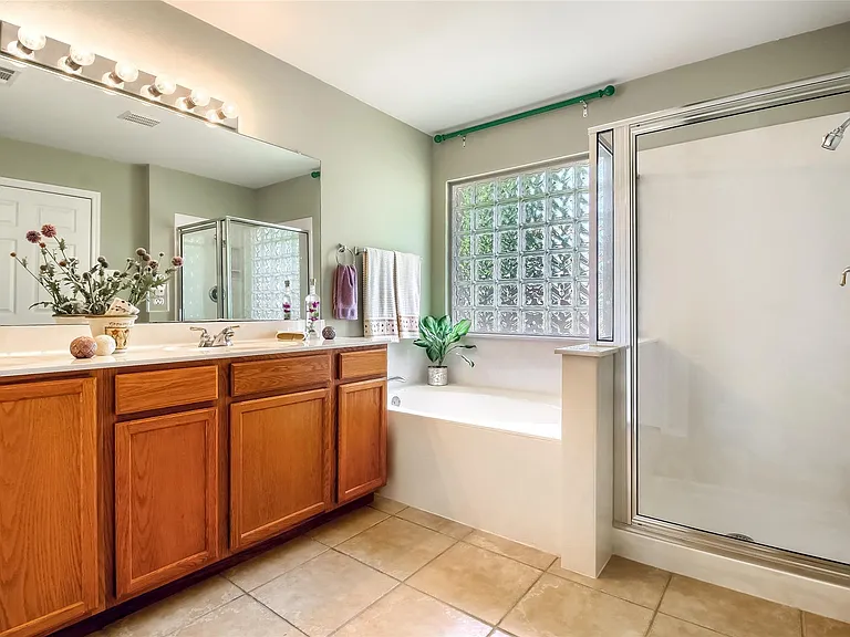18720 Royal Pointe Dr — Photo 20