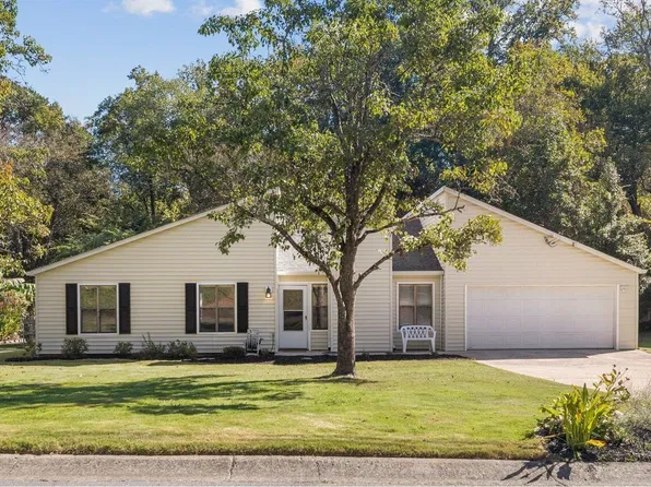 219 Colony Springs Dr, Woodstock, GA 30188