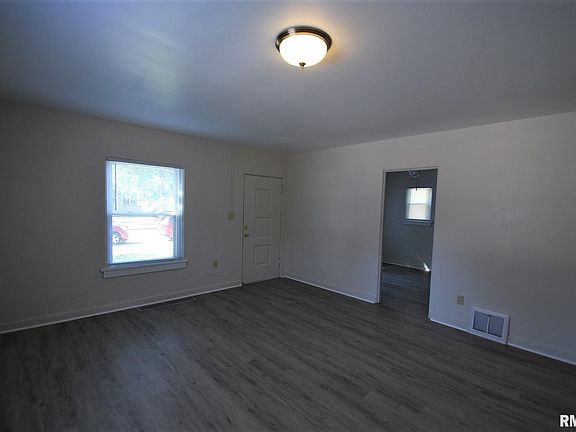 5th image of 2205 W Ayres Ave