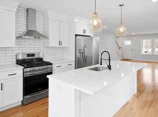 129 Graystone St, Warwick, RI 02886