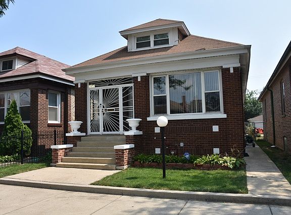 3rd image of 7827 S Hermitage Ave