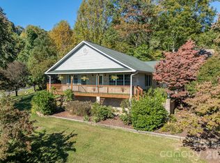 2008 Deep Woods Dr, Hendersonville, NC 28739