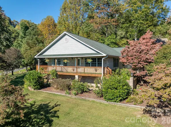 2008 Deep Woods Dr, Hendersonville, NC 28739