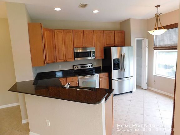3rd image of 2259 Park Crescent Dr