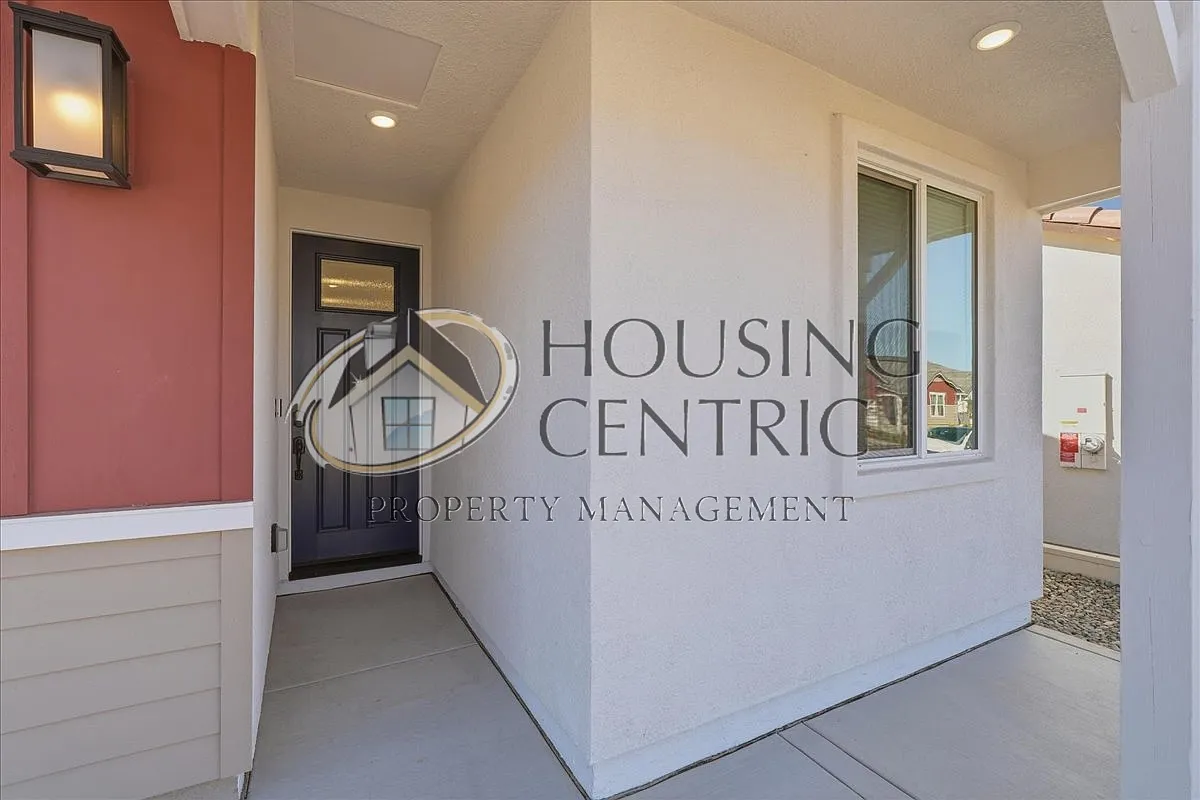 3 bed, 1423 sqft, $3,200 — Photo 4