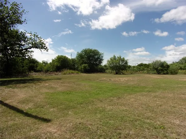 501 W Gulf St, San Saba, TX 76877